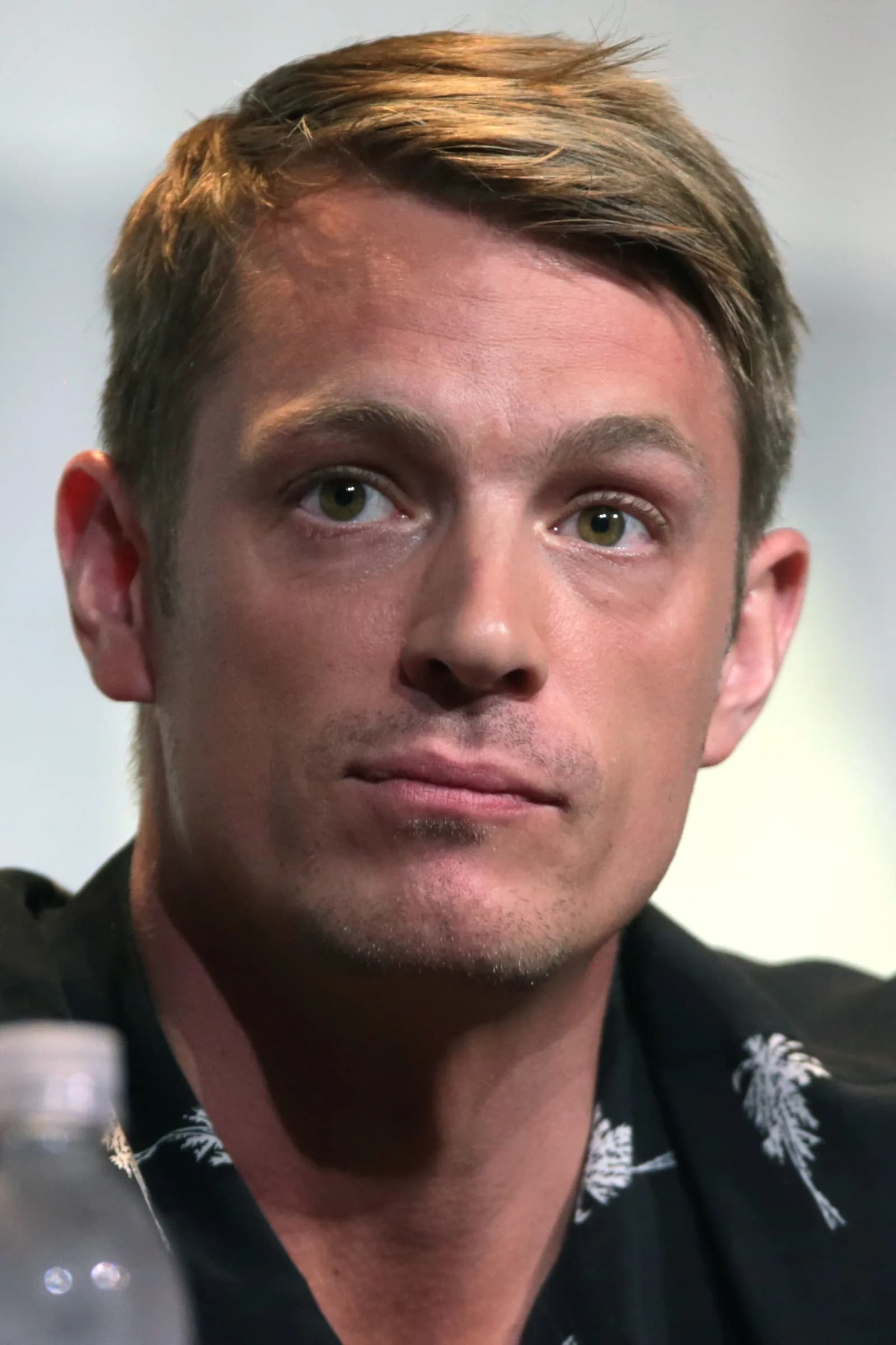 Joel Kinnaman 사진