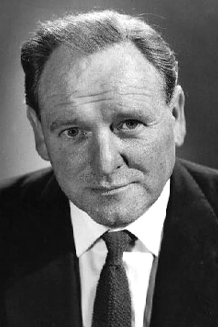 Bernard Lee 사진