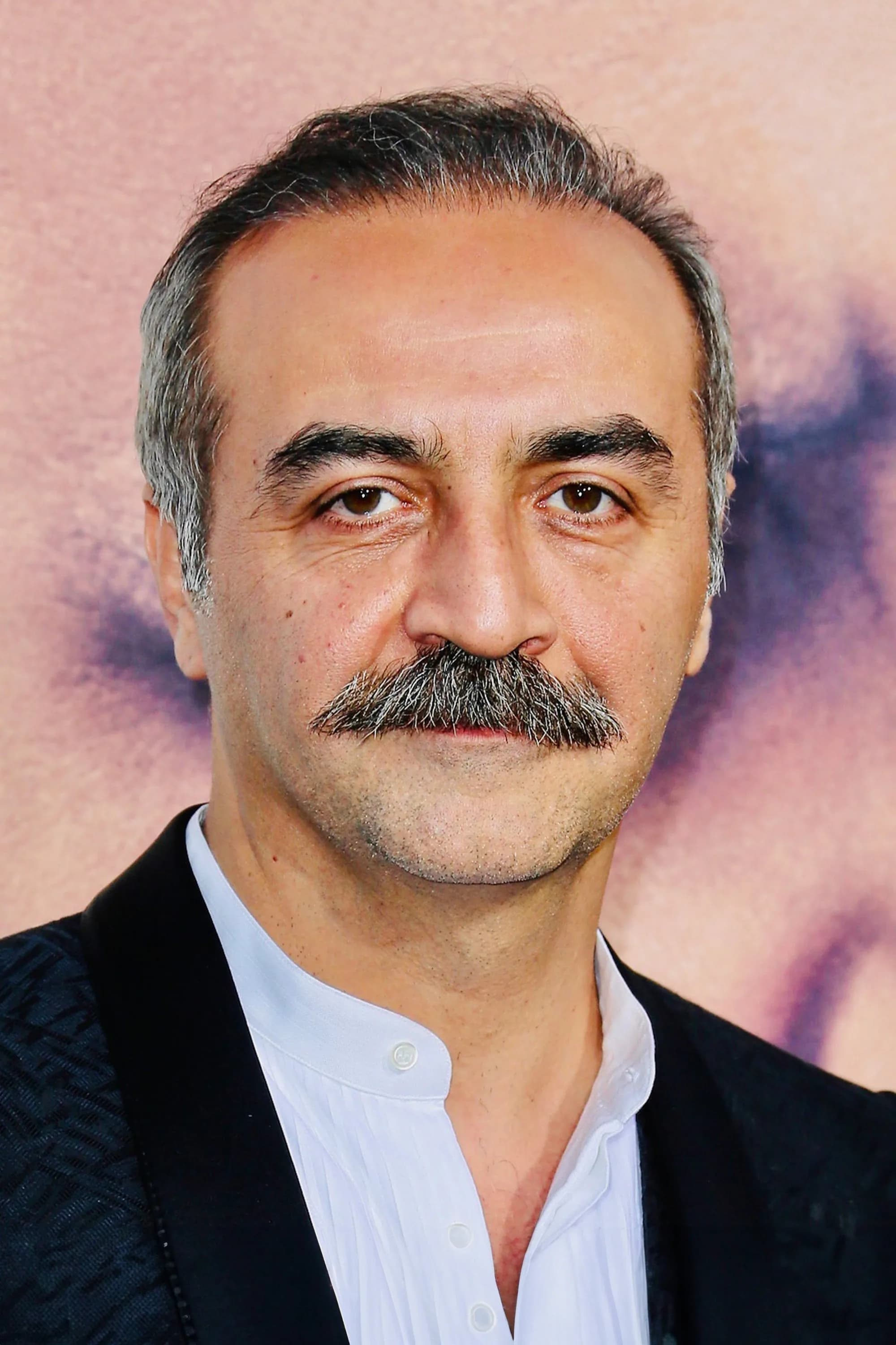 Yılmaz Erdoğan fotoğrafı