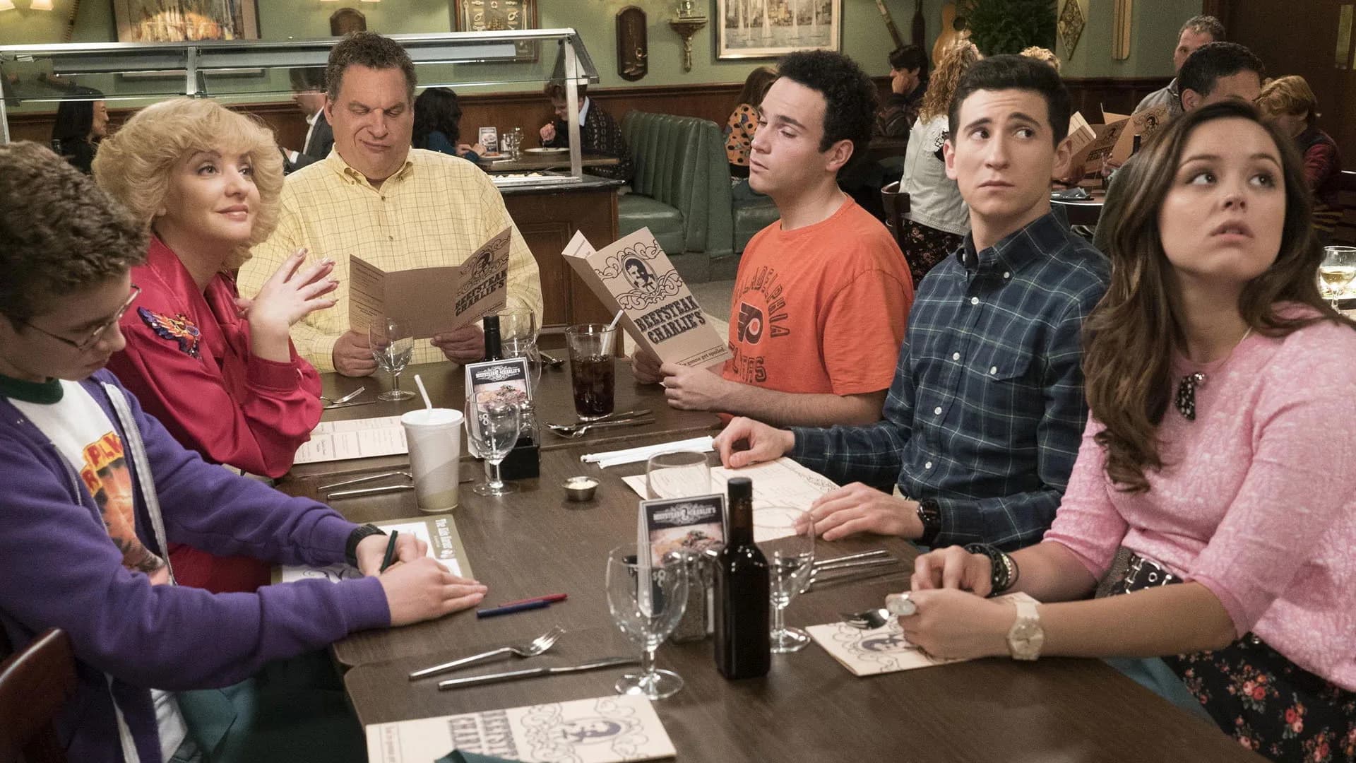 Кадр из «Dinner with the Goldbergs»