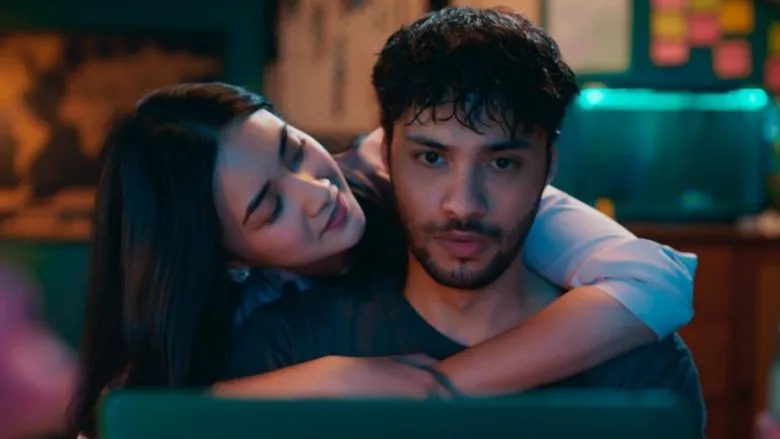 Banner for Cinta Tak Pernah Tepat Waktu