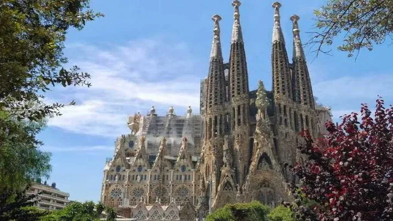 Banner for Sagrada Familia, le rêve achevé de Gaudi