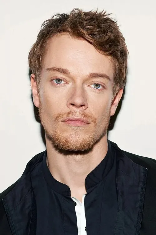 Photo of Alfie Allen