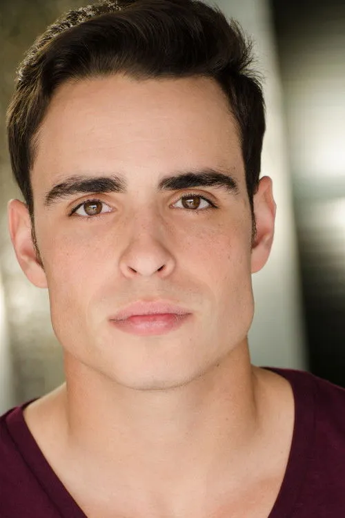 Photo of Andrew Romano