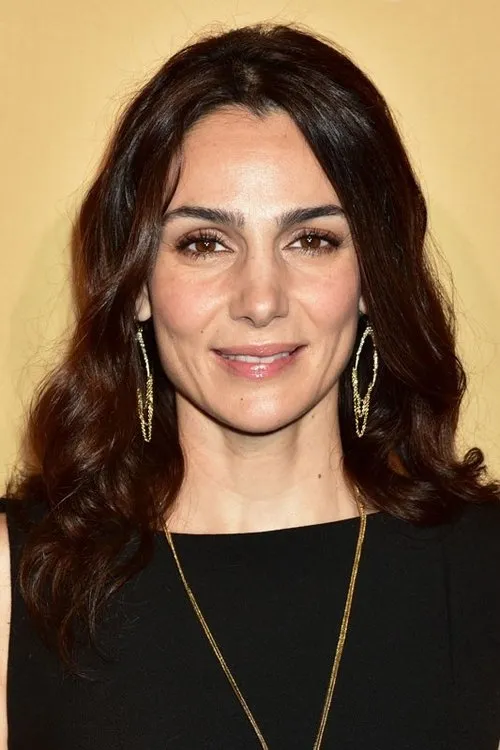 Photo of Annie Parisse
