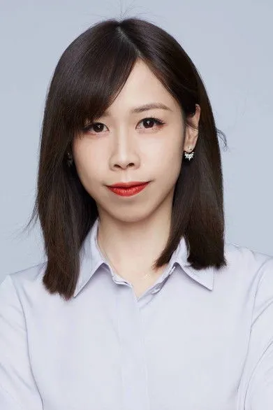 Profile photo of Carly Lee