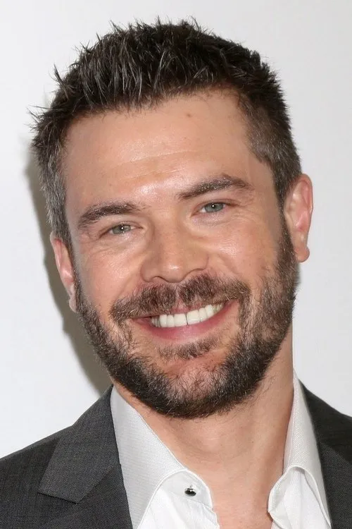 Photo of Charlie Weber