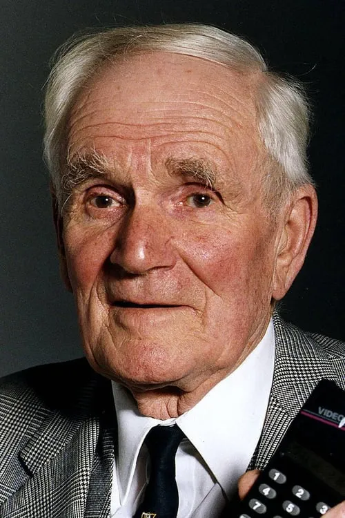 Photo of Desmond Llewelyn