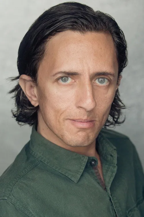 Photo of Elliot Harris