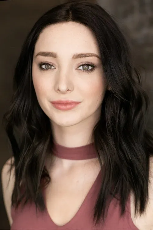Photo of Emma Dumont