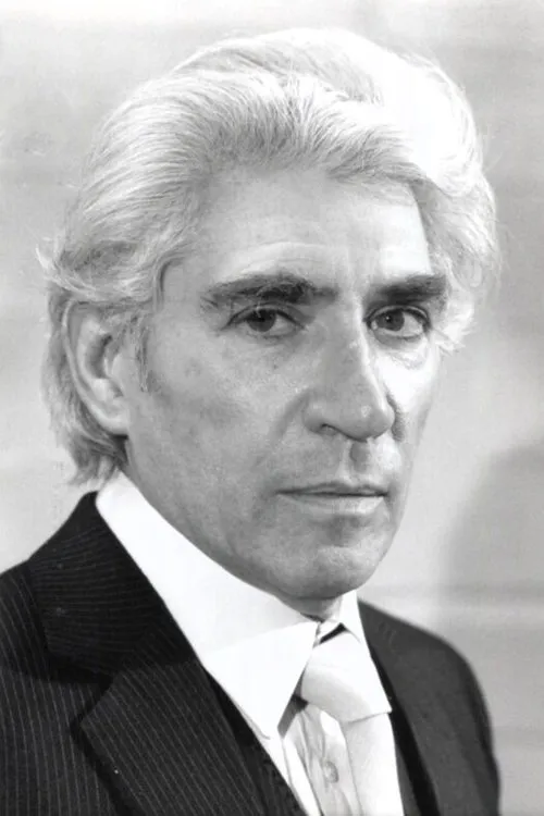 Photo of Frank Finlay