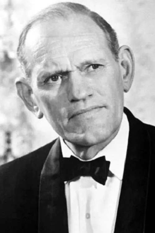 Photo of Harry Andrews