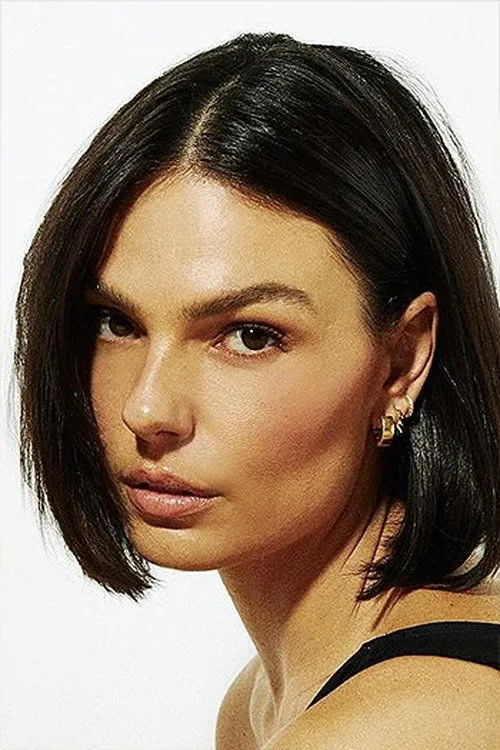 Photo of Isis Valverde