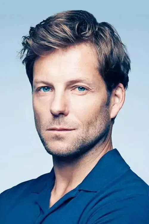 Photo of Jamie Bamber