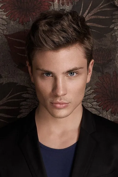 Photo of Jannik Schümann