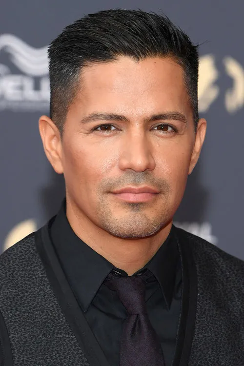 Photo of Jay Hernandez
