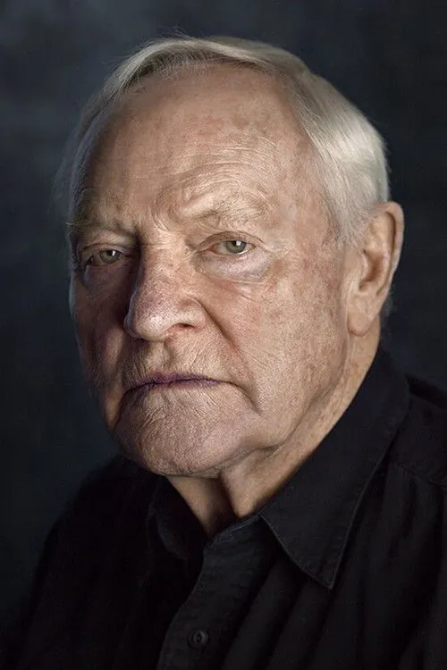 Photo of Julian Glover