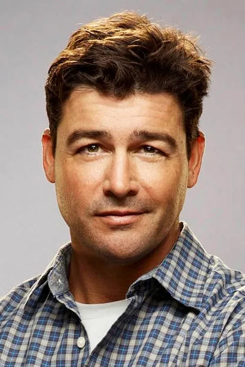 Photo of Kyle Chandler