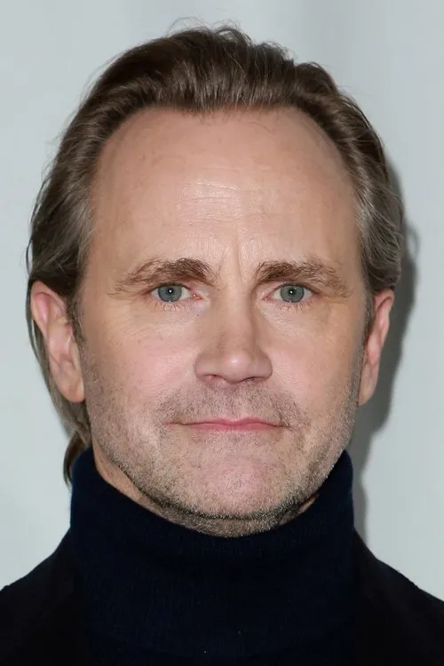 Profile photo of Lee Tergesen