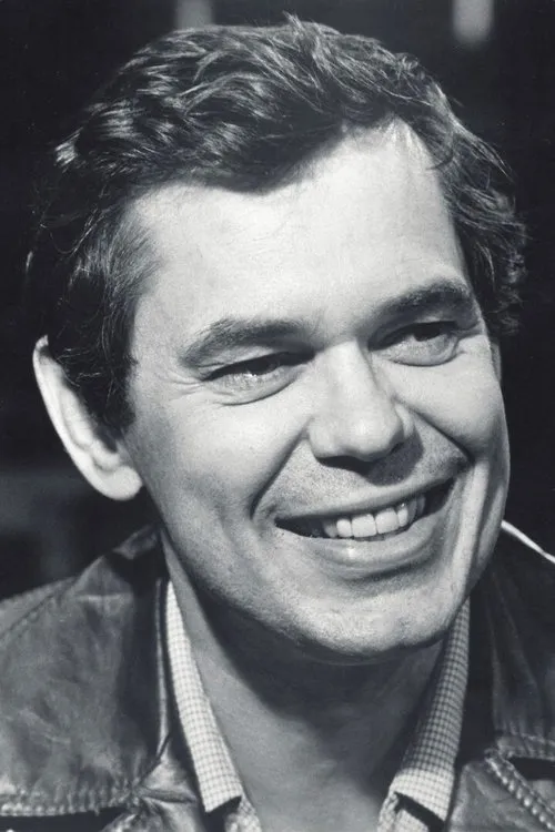 Photo of Leslie Carlson