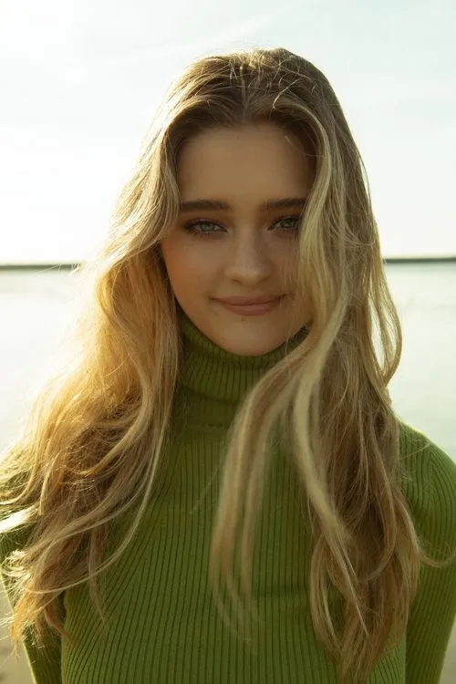 Profile photo of Lizzy Greene