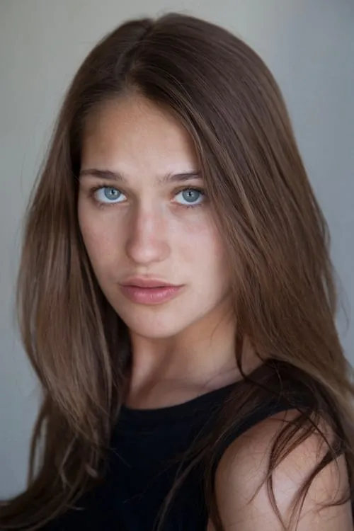 Profile photo of Lola Kirke