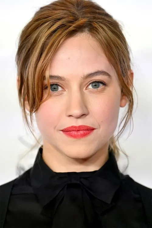 Profile photo of Lou de Laâge