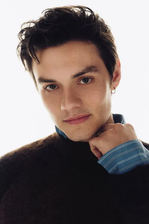 Photo of Louis Partridge