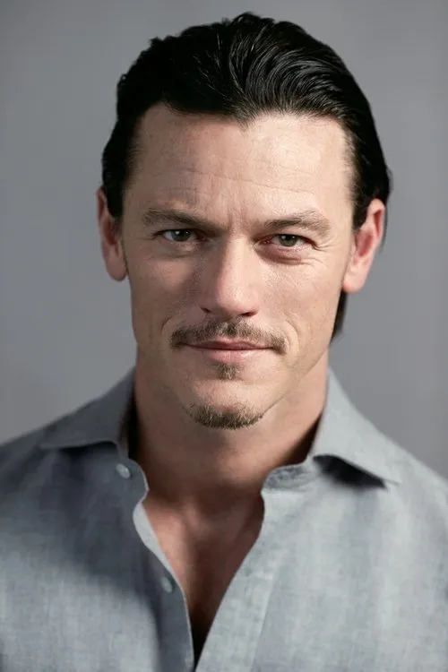 Photo of Luke Evans