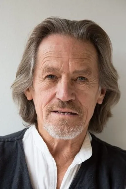 Profile photo of Miles Anderson