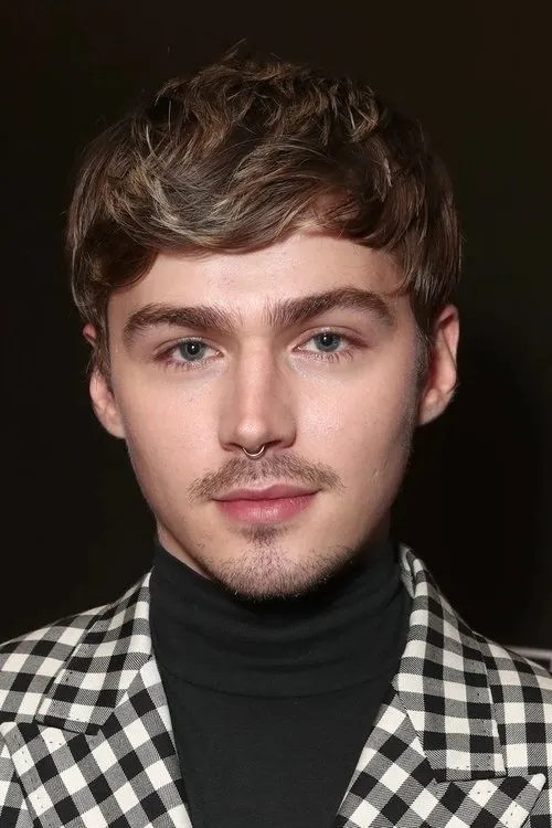 Profile photo of Miles Heizer