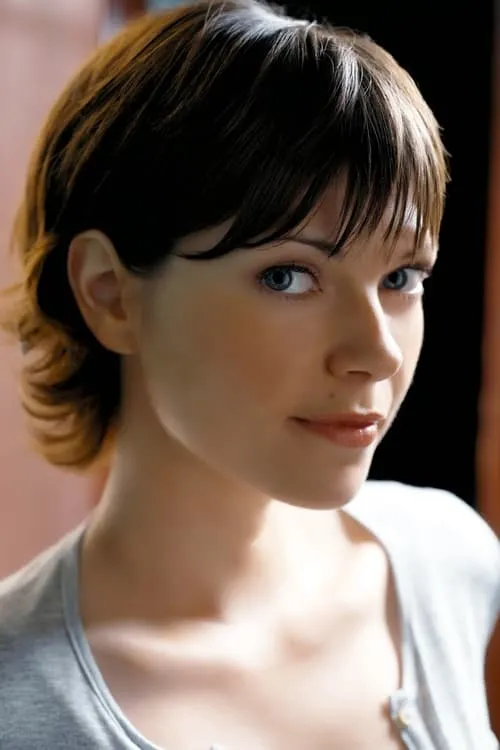 Photo of Nicole De Boer