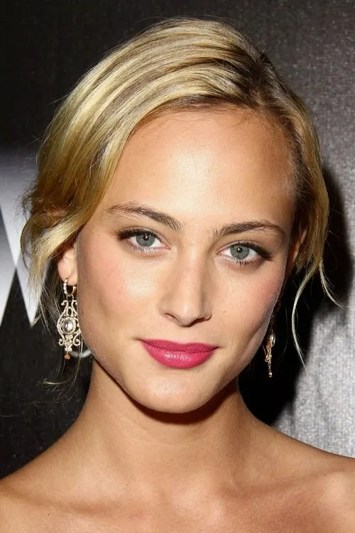 Photo of Nora Arnezeder
