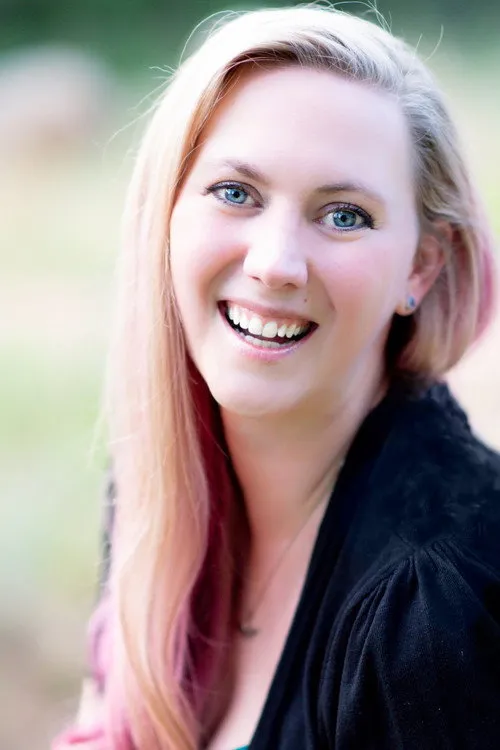 Profile photo of Rebecca Yarros
