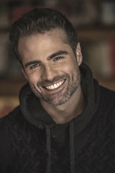 Profile photo of Roberto Manrique