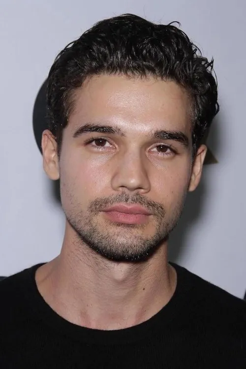 Photo of Steven Strait