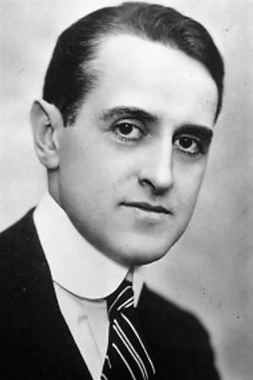 Photo of Taylor Holmes