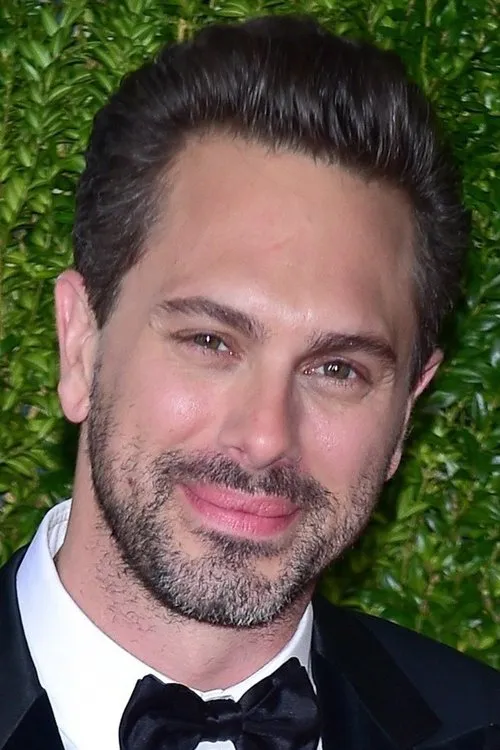 Photo of Thomas Sadoski