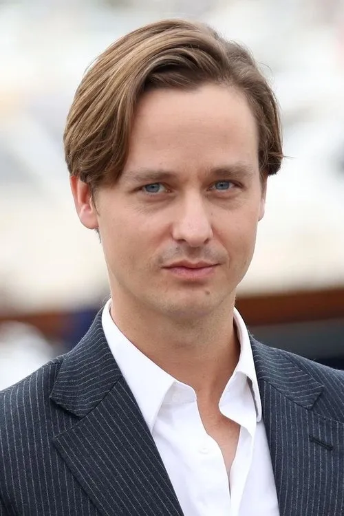 Photo of Tom Schilling