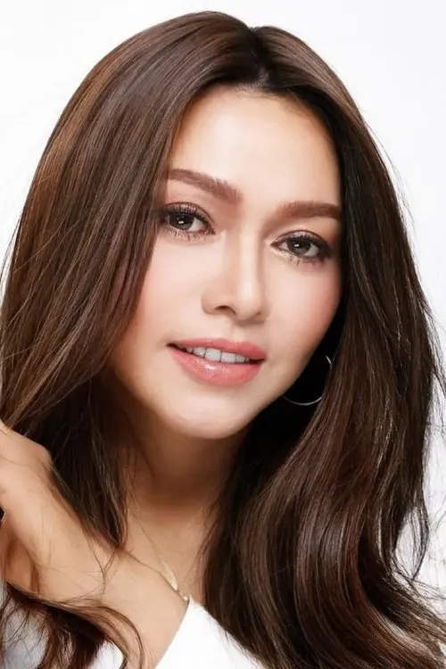 Profile photo of Wipawee Charoenpura