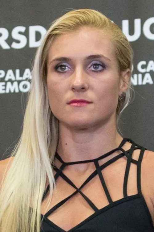 Profile photo of Yana Santos