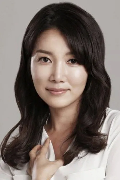 Profile photo of Yoon Ji-sook